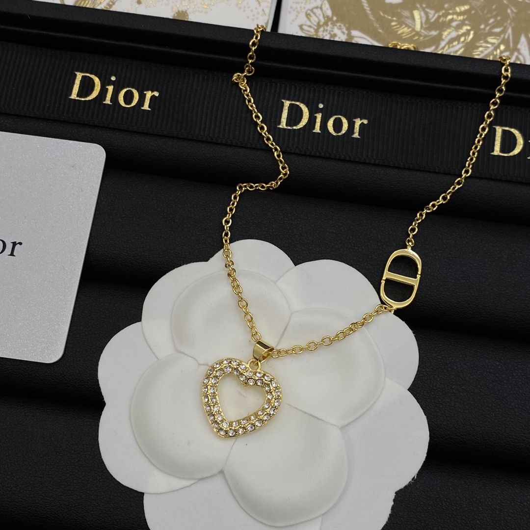 [TOP] Christian Dior Hollow Heart with Diamonds Necklace - Gold