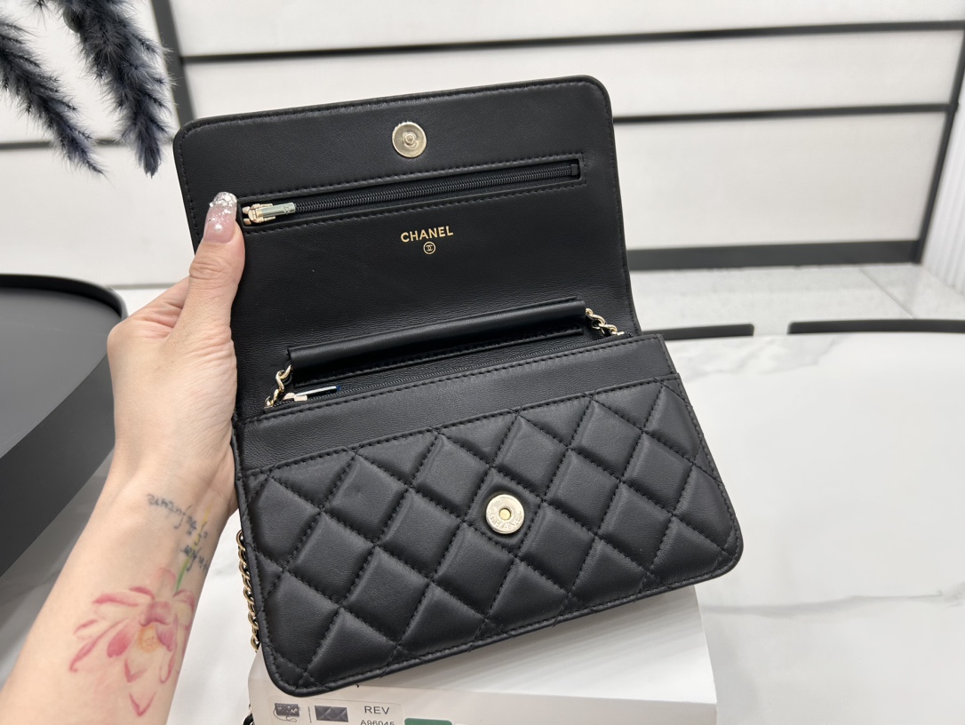 [TOP] CHANEL 24c Lambskin Leather Badge Woc Crossbody Bag 19cm - Black&GHW