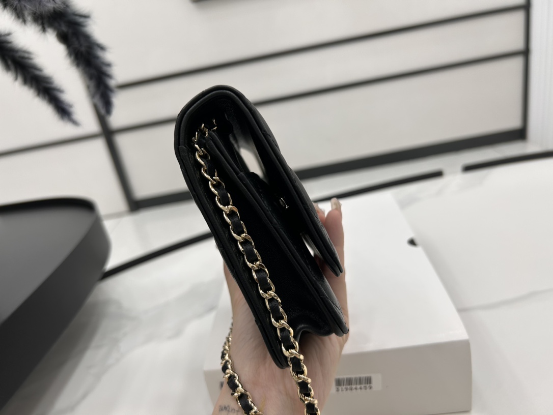 [TOP] CHANEL 24c Lambskin Leather Badge Woc Crossbody Bag 19cm - Black&GHW