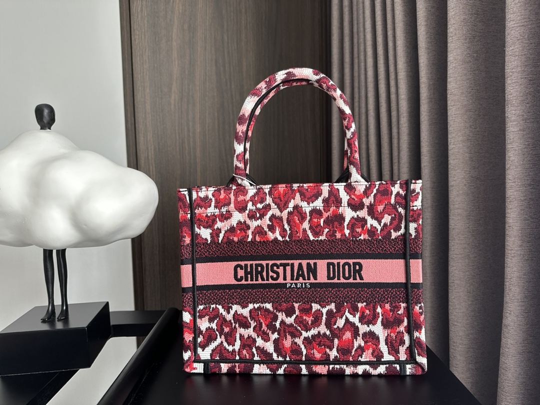 [TOP] Christian Dior Book Tote Bag With Floral Embroidery Pattern - Small/Medium/Large
