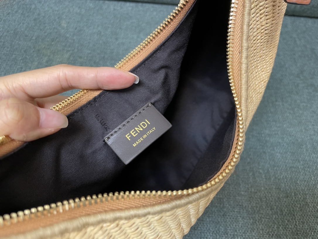 [TOP] FENDI Small Straw Weaving Fendigraphy Bags 10×29×24.5cm - Beige&GHW