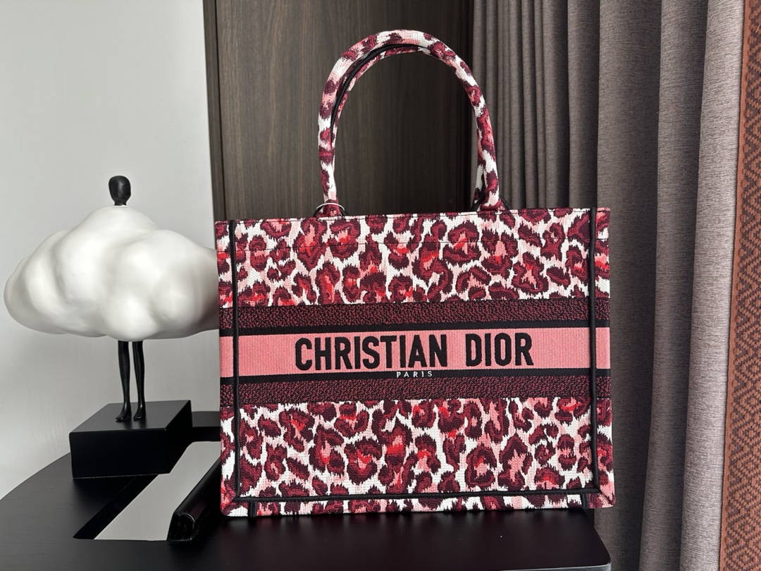 [TOP] Christian Dior Book Tote Bag With Floral Embroidery Pattern - Small/Medium/Large