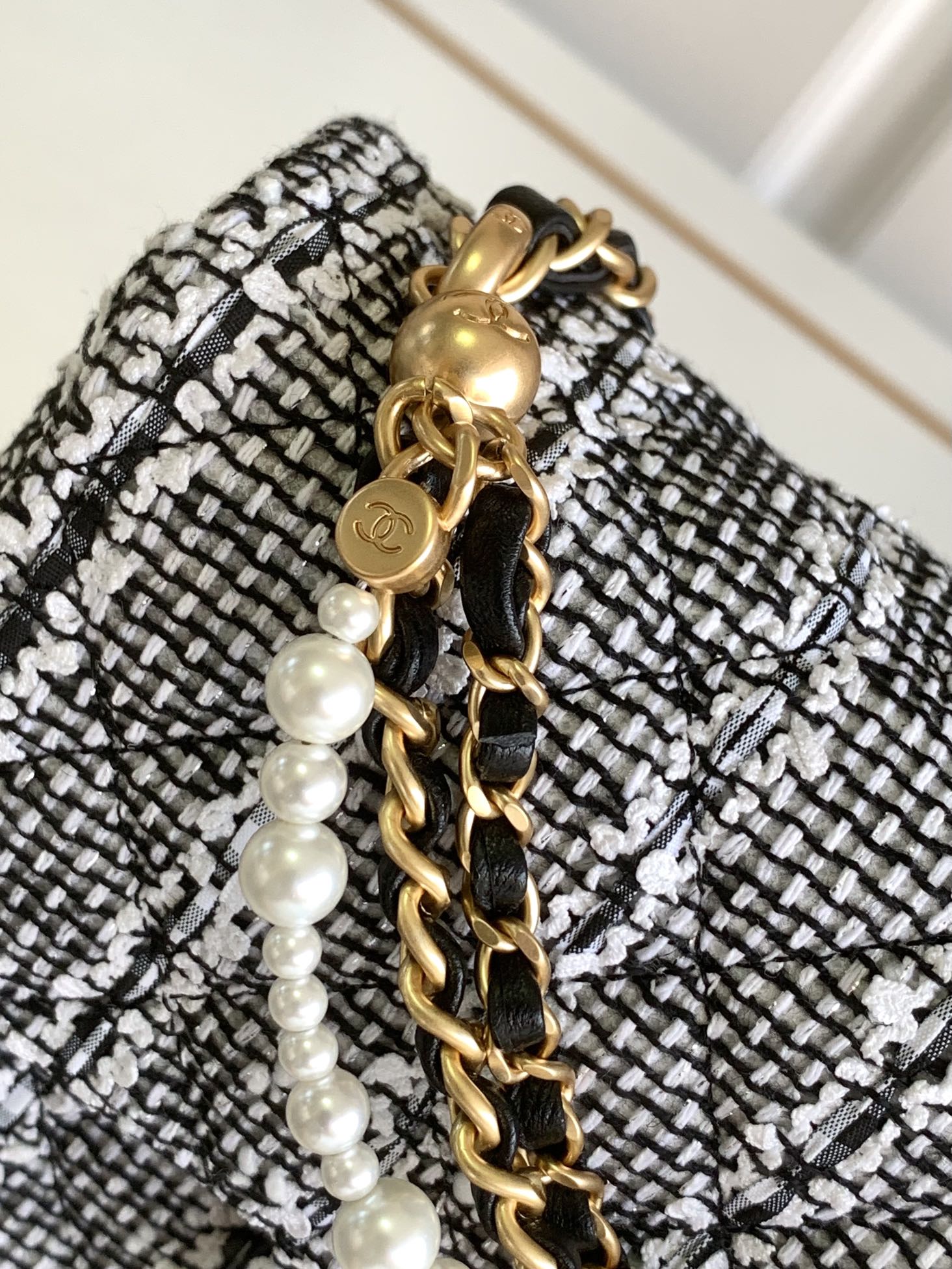 [TOP] CHANEL Black And White Striped Fabric Pearl Bags - 18*13*7cm/20*15*7cm - GHW