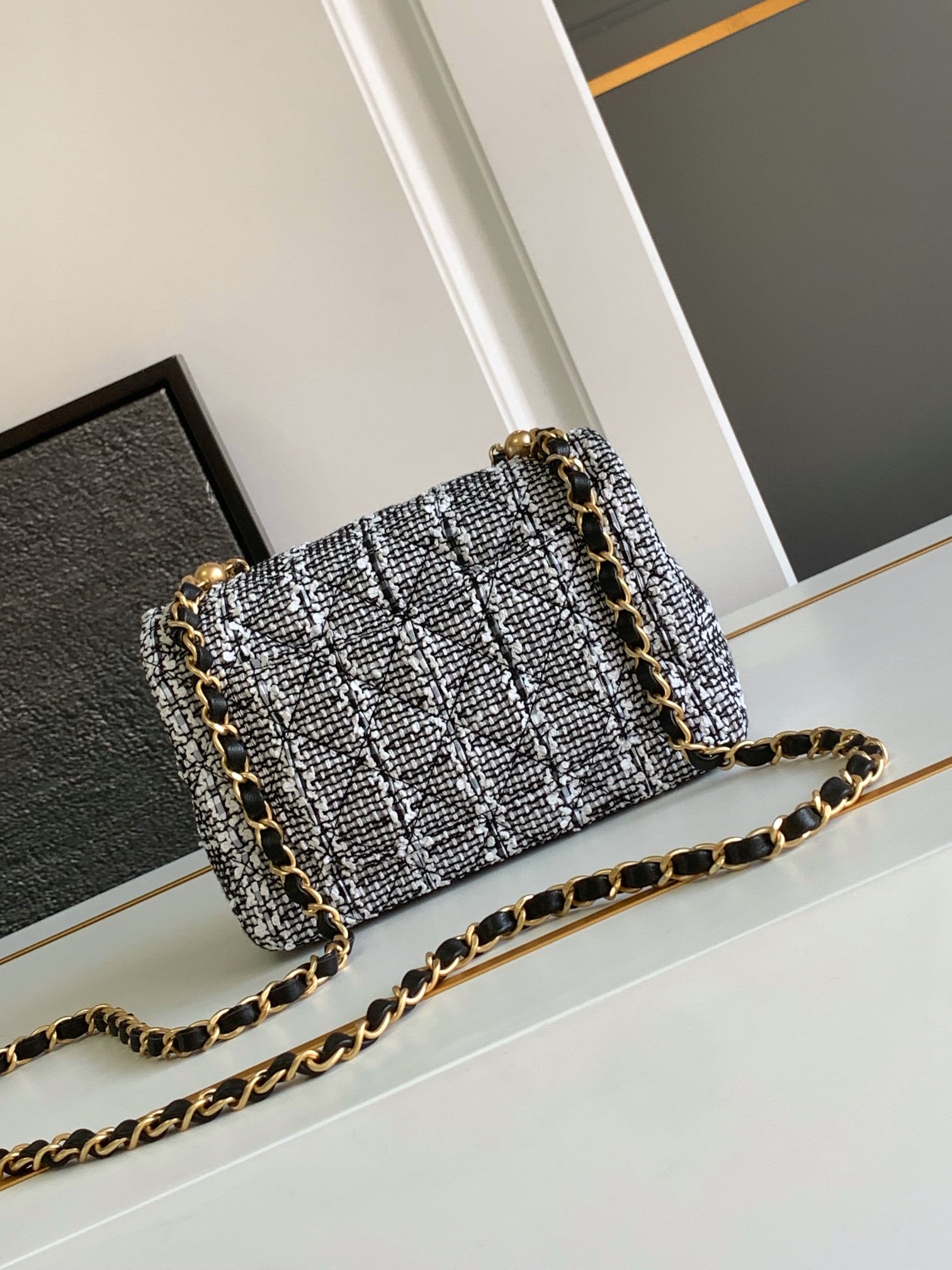 [TOP] CHANEL Black And White Striped Fabric Pearl Bags - 18*13*7cm/20*15*7cm - GHW