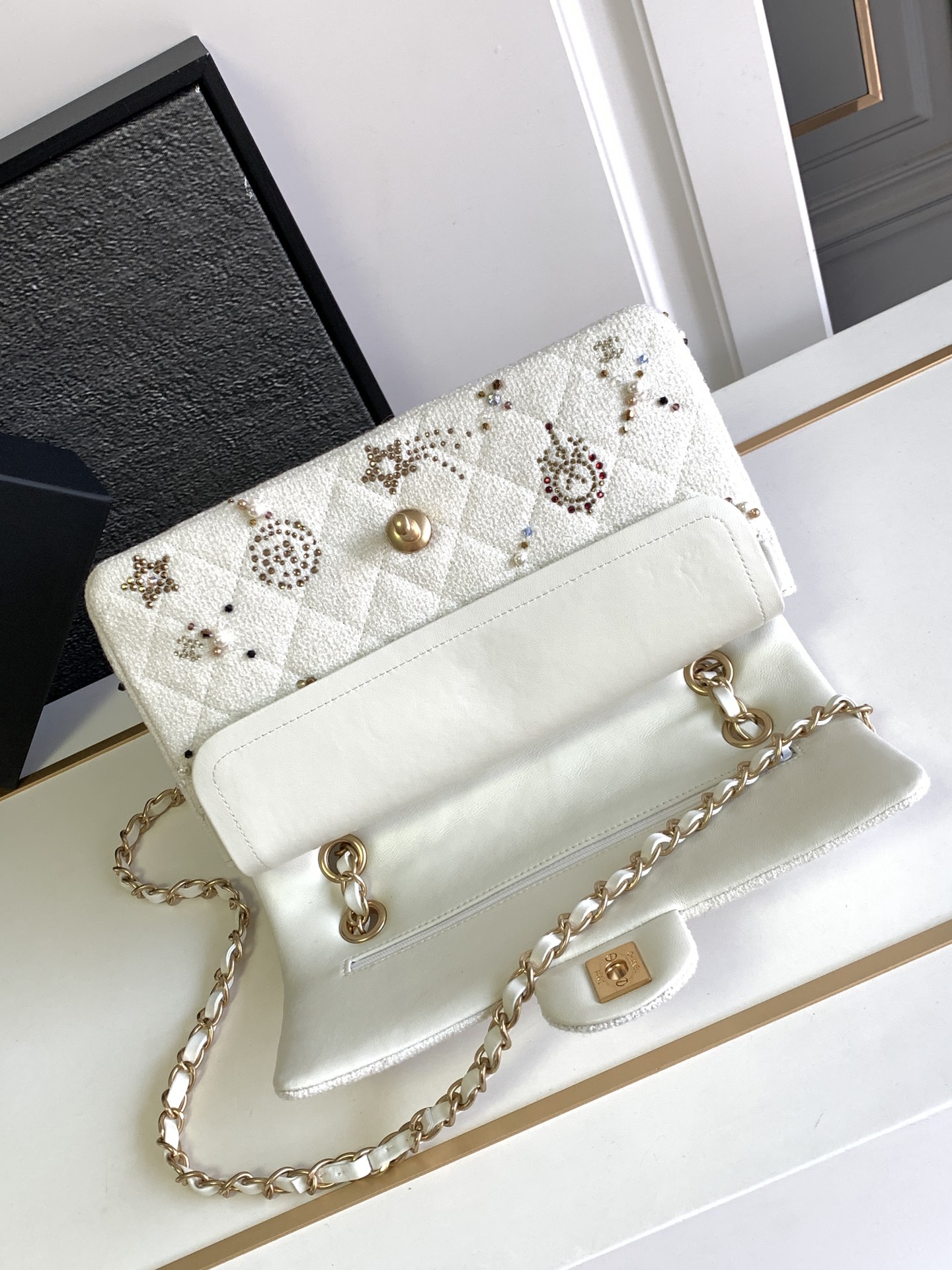 [TOP] CHANEL Pearls Flab Bags 25.5cm - Black/White - GHW