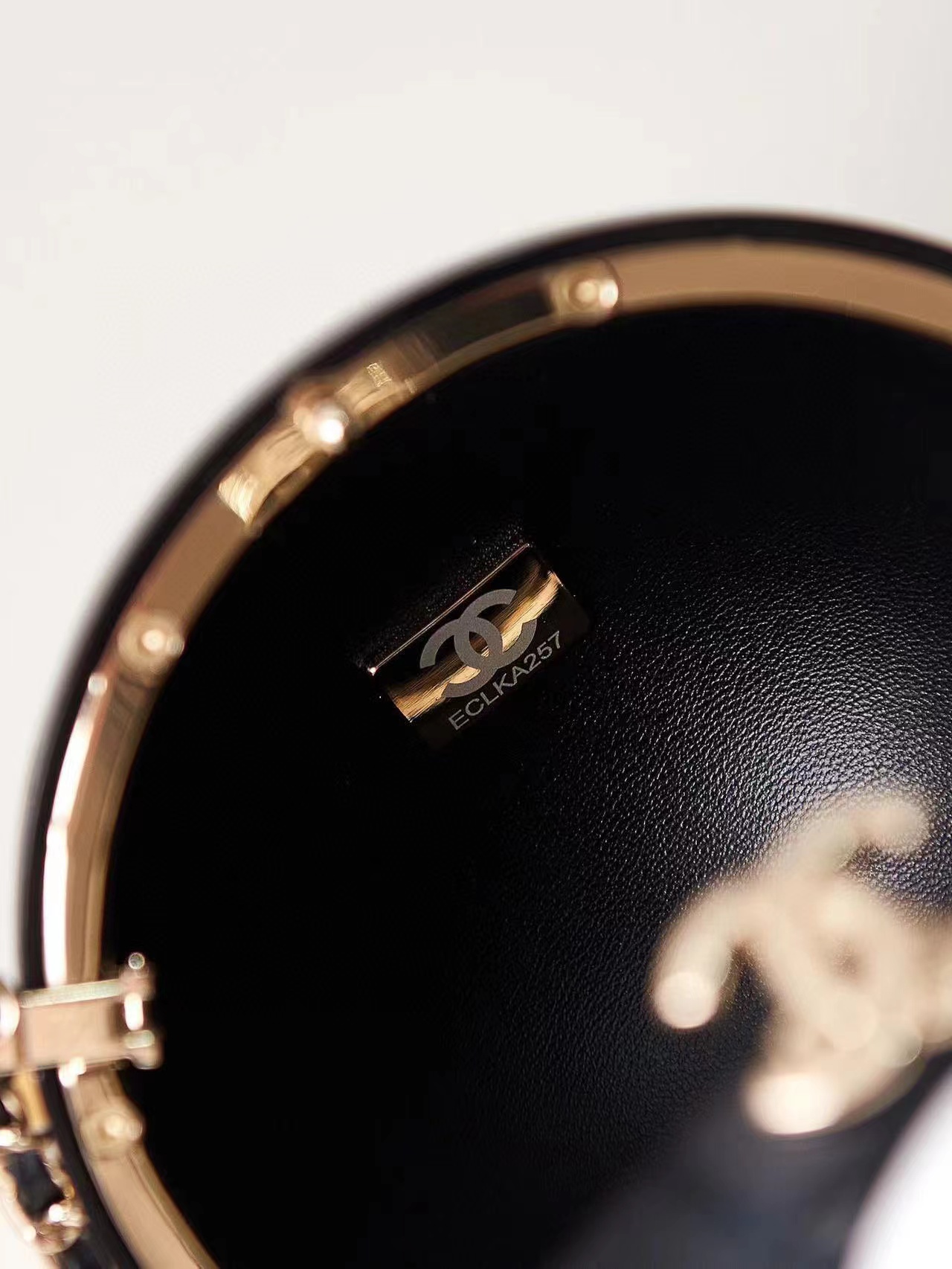 [TOP] CHANEL 𝐂𝐡𝐚𝐧𝐞𝐥 𝐒𝐒 2023 Evening Bag - Black