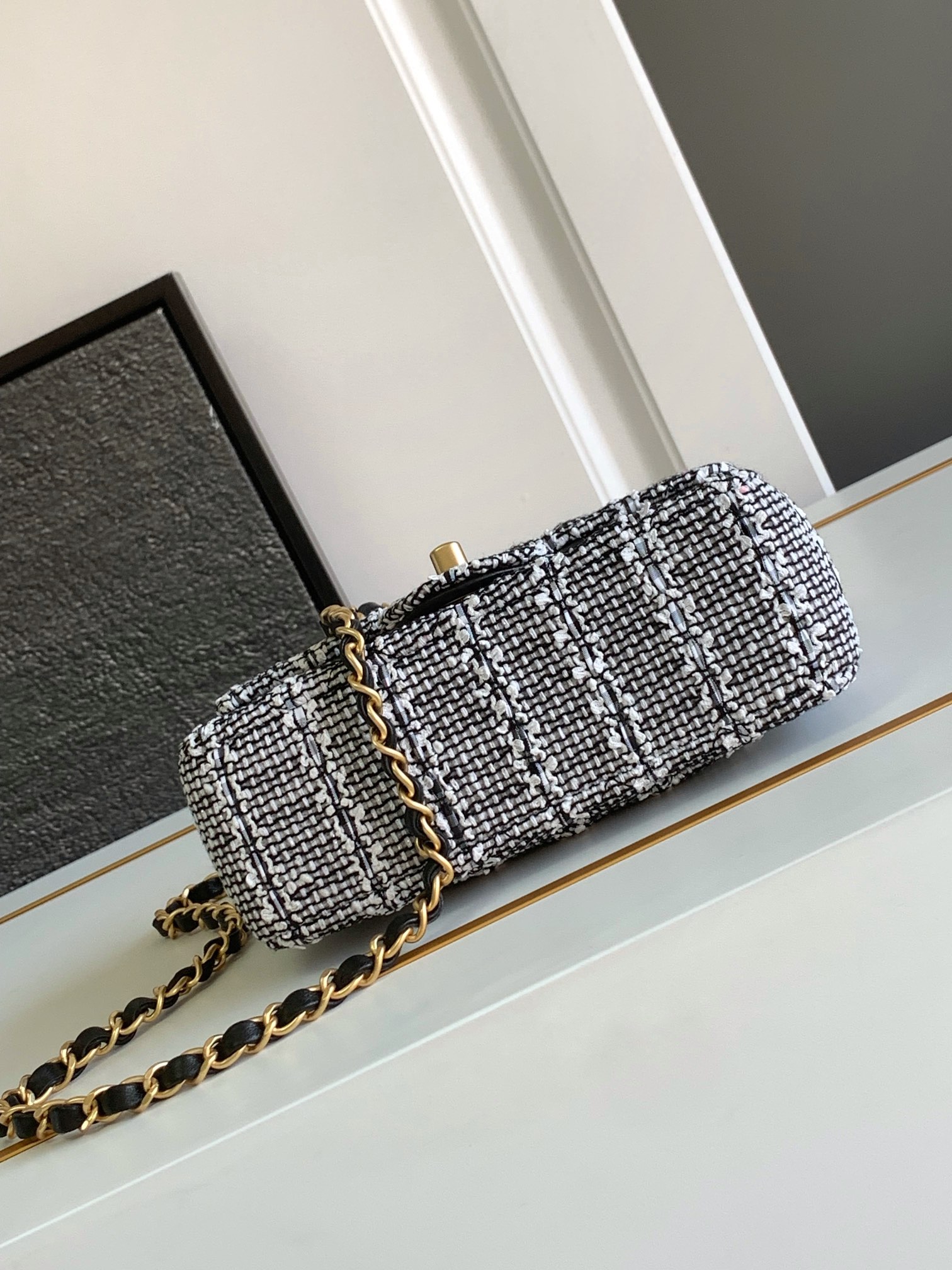 [TOP] CHANEL Black And White Striped Fabric Pearl Bags - 18*13*7cm/20*15*7cm - GHW