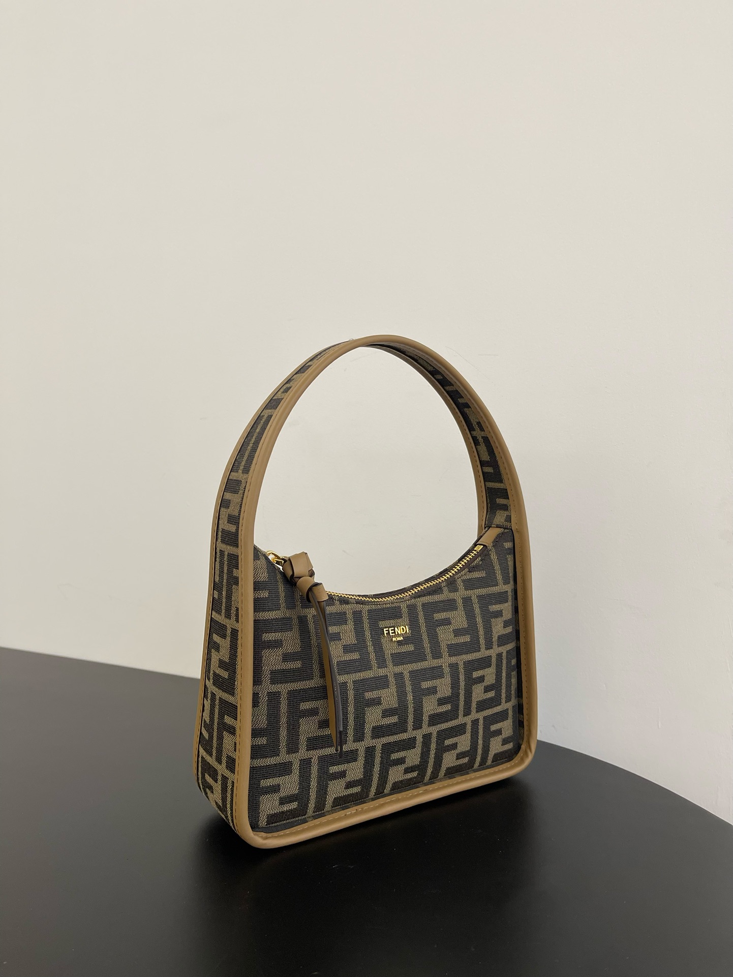 [TOP] FENDI Classic Mini Hobo Bag 25.5×7×28cm - GHW