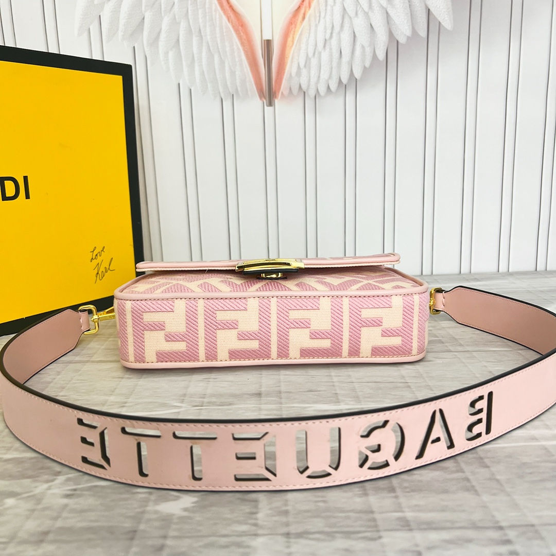 [TOP] FENDI 3D Embroidery Medium Baguette Bags 26×6×15cm - GHW