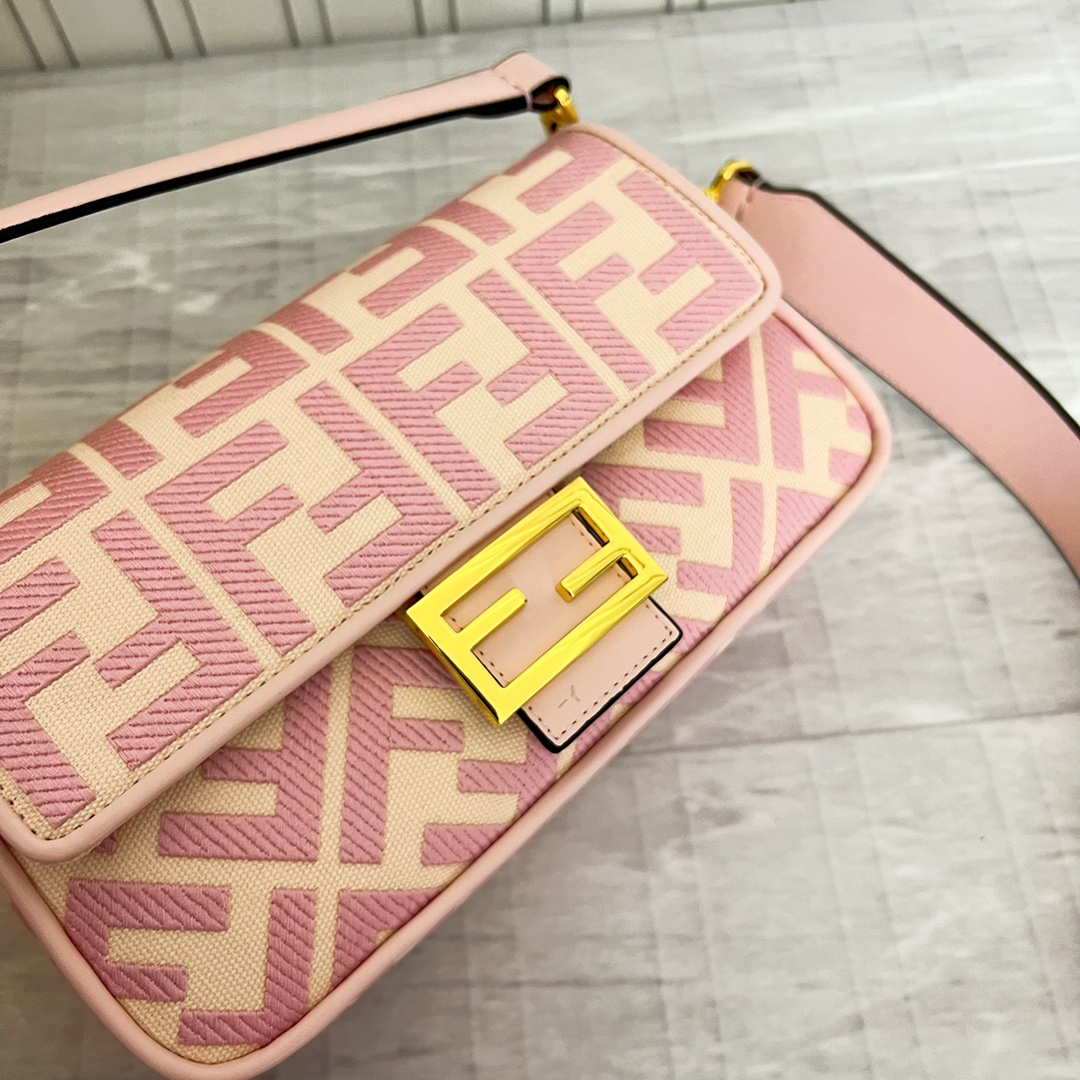[TOP] FENDI 3D Embroidery Medium Baguette Bags 26×6×15cm - GHW