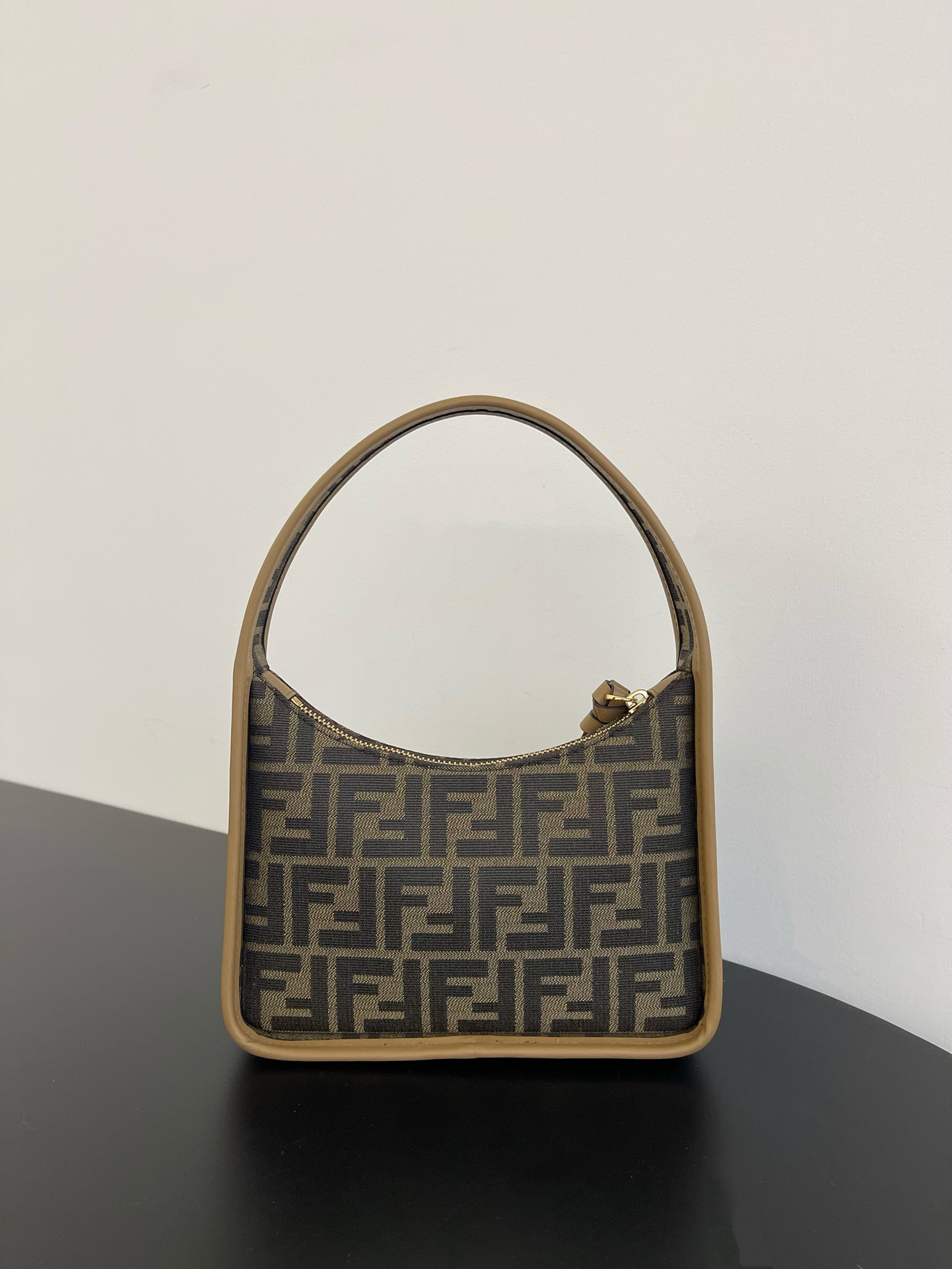 [TOP] FENDI Classic Mini Hobo Bag 25.5×7×28cm - GHW