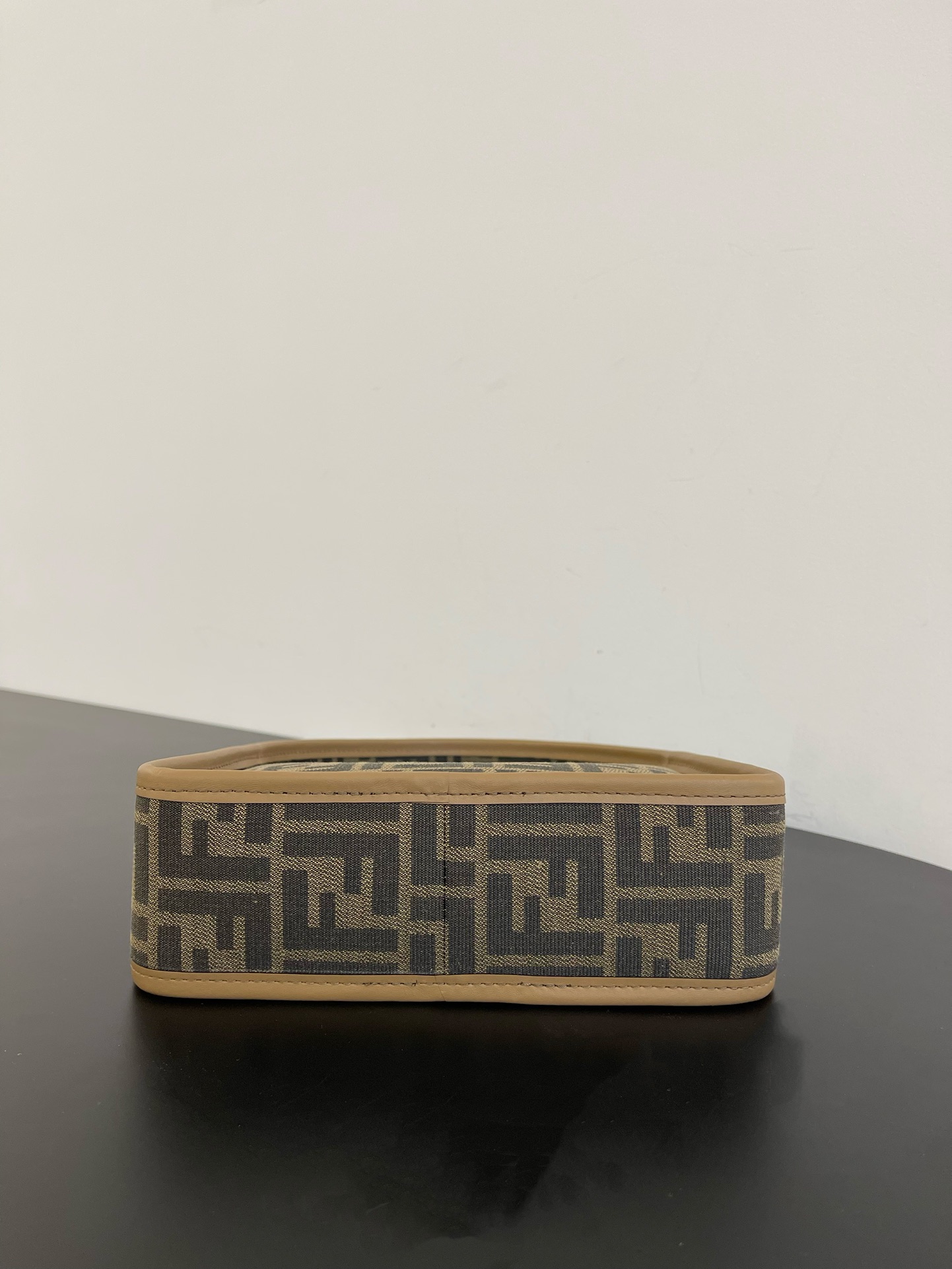 [TOP] FENDI Classic Mini Hobo Bag 25.5×7×28cm - GHW