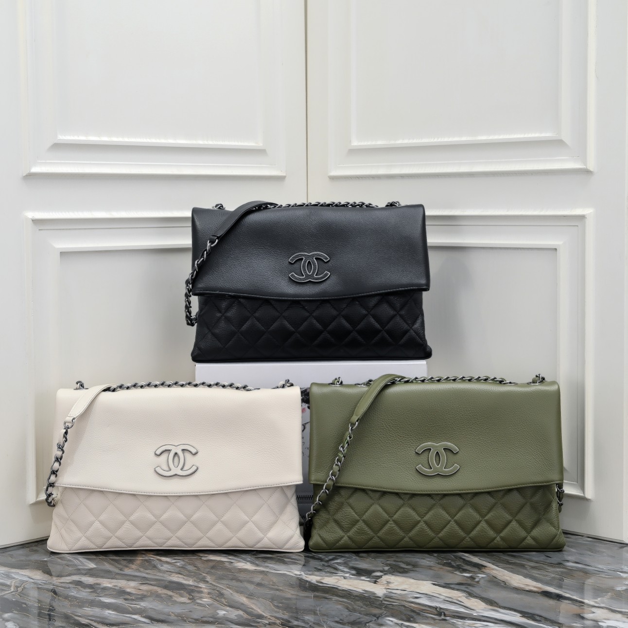 [TOP] CHANEL Calfskin Chain Pack 32*7.5*19cm - 3 Colors