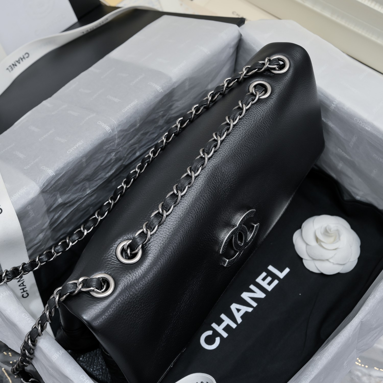 [TOP] CHANEL Calfskin Chain Pack 32*7.5*19cm - 3 Colors