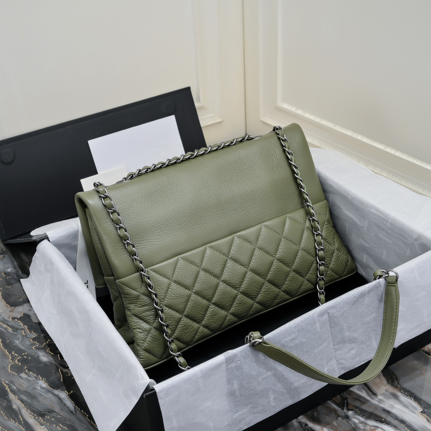 [TOP] CHANEL Calfskin Chain Pack 32*7.5*19cm - 3 Colors