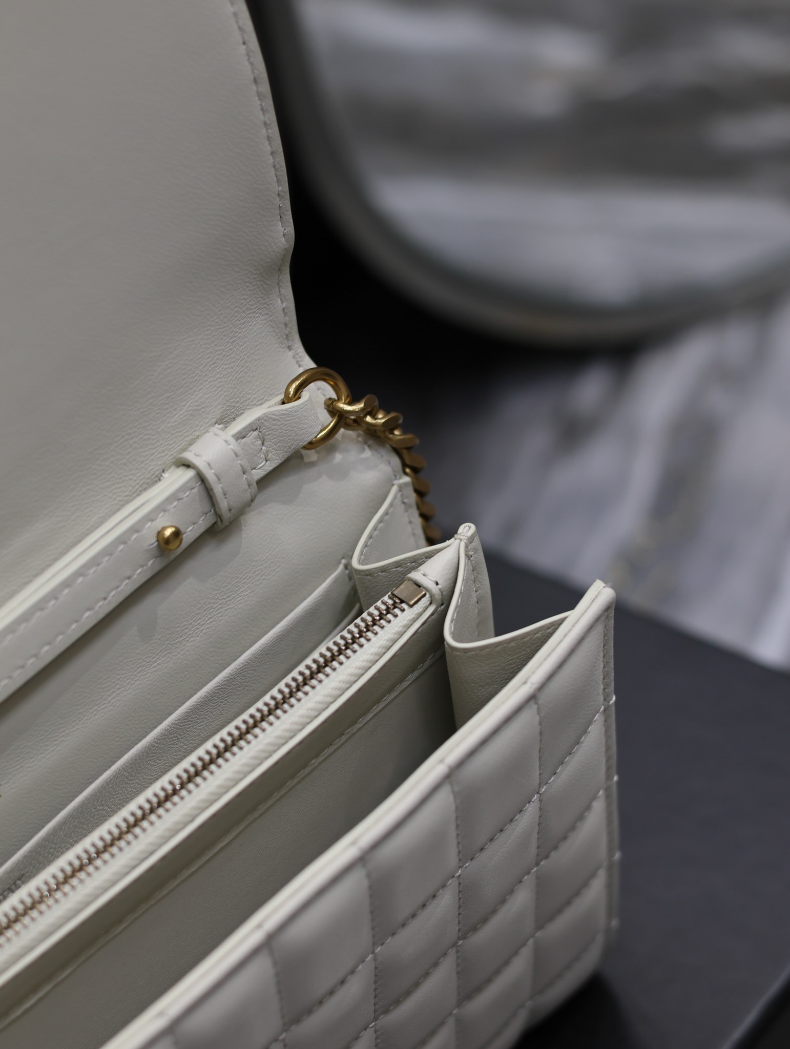 [TOP] Yves Saint Laurent YSL Lambskin Kate Bags - White/Black