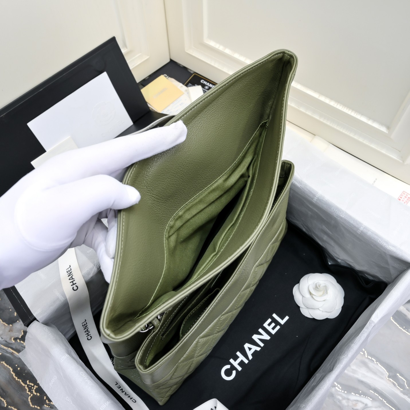 [TOP] CHANEL Calfskin Chain Pack 32*7.5*19cm - 3 Colors