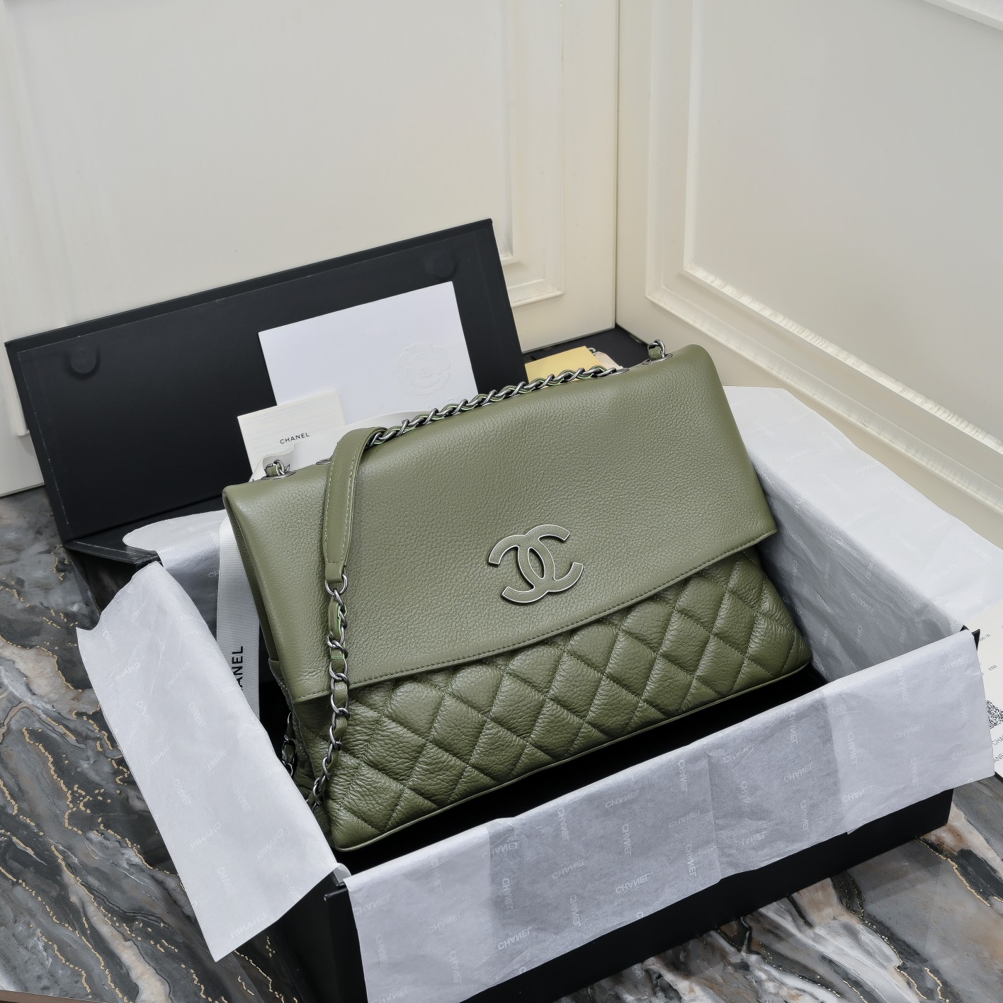 [TOP] CHANEL Calfskin Chain Pack 32*7.5*19cm - 3 Colors