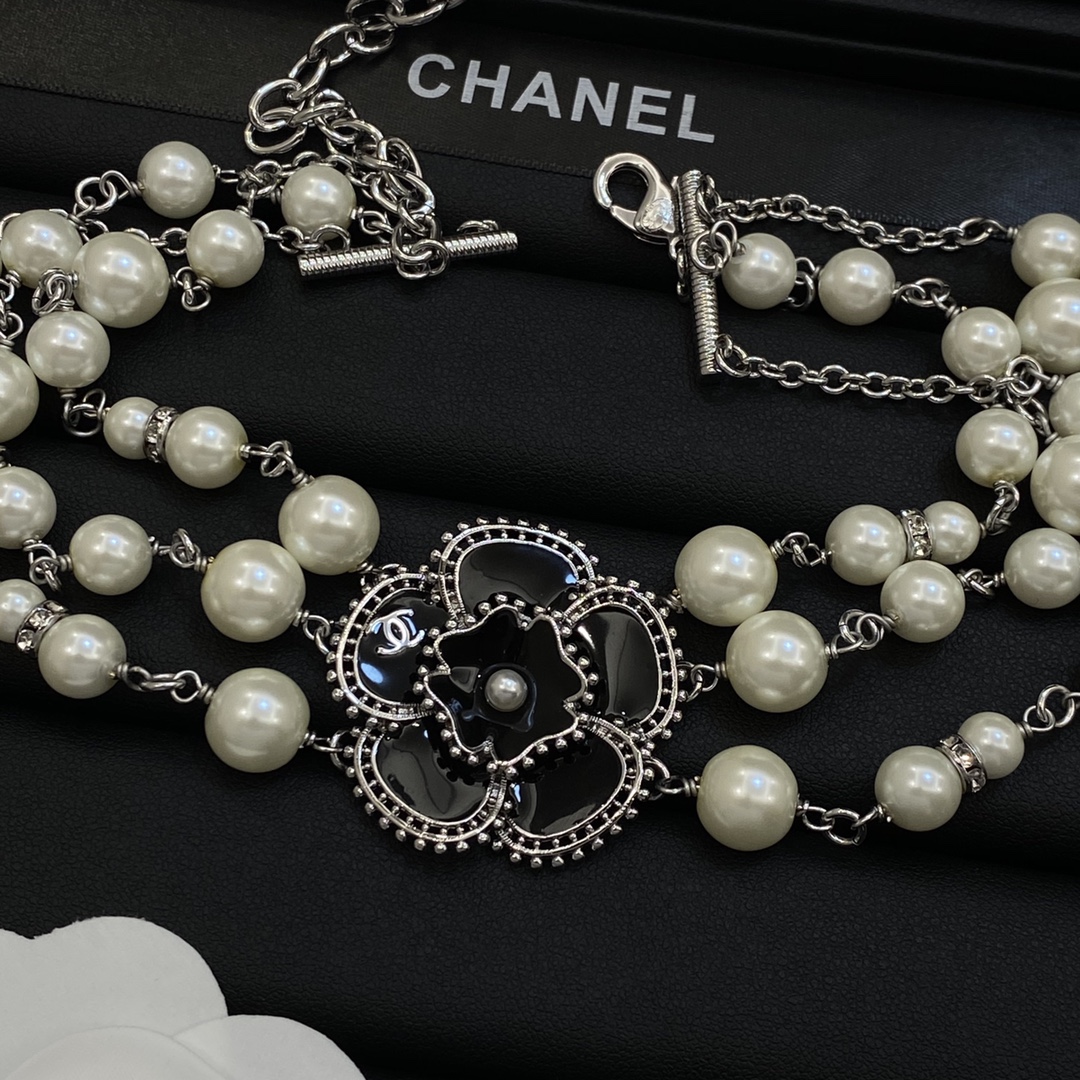 [TOP] CHANEL Sweater Chain with Pearl and Flower - Silver
