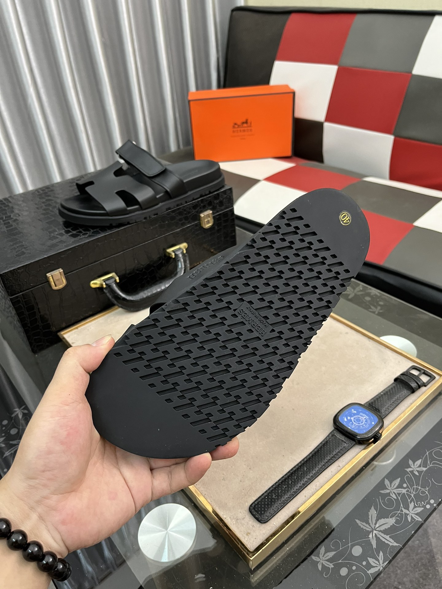 [TOP] HERMES Men's Calfskin Slippers - White/Black