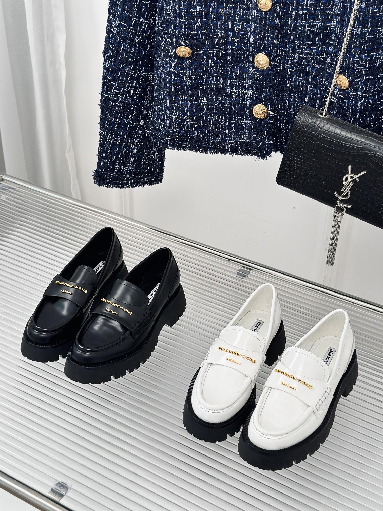 [TOP] Alexander McQueen Spring/Summer New Product Letter Thick Sole Lefu Shoes - Black/White