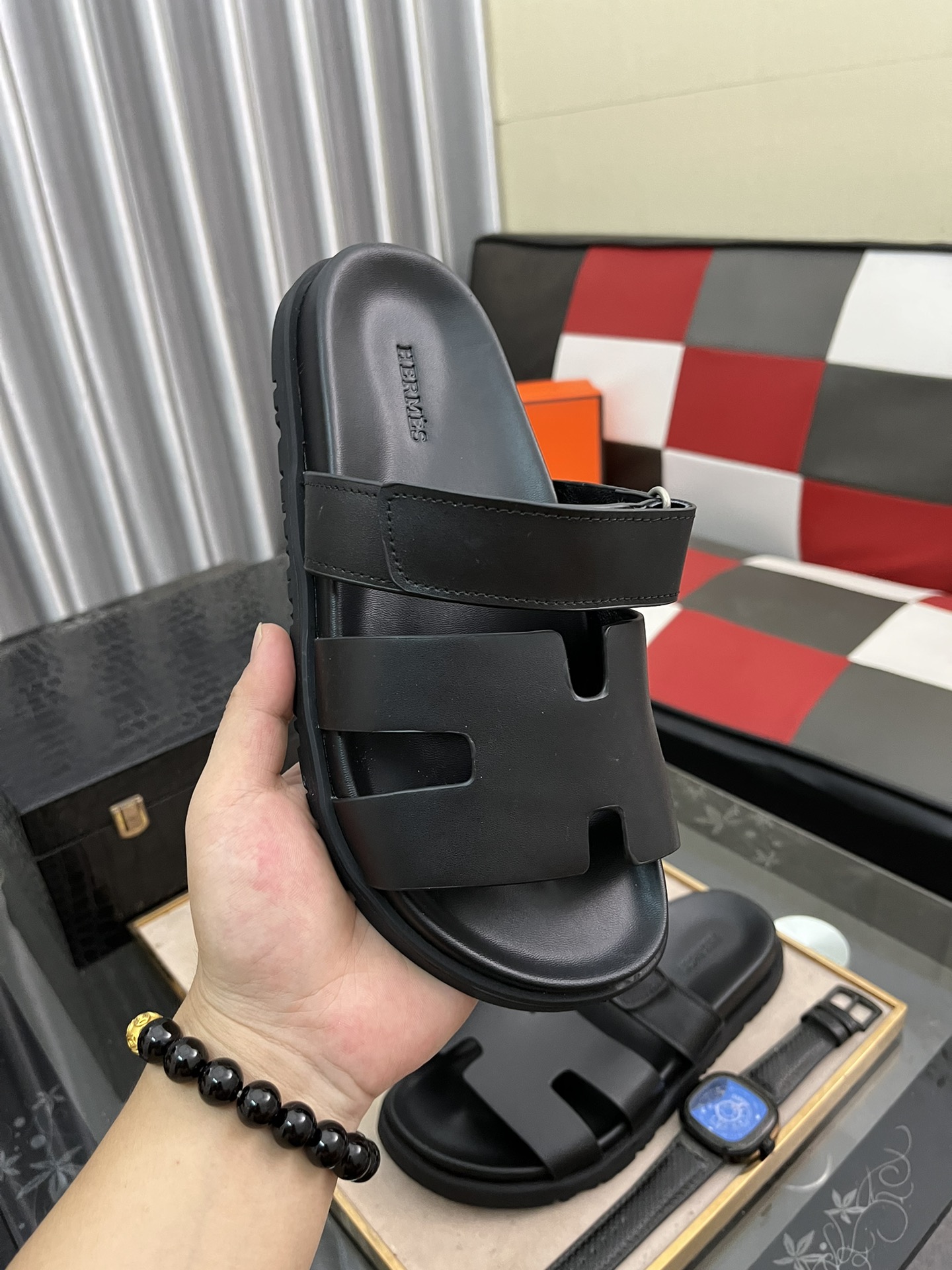 [TOP] HERMES Men's Calfskin Slippers - White/Black