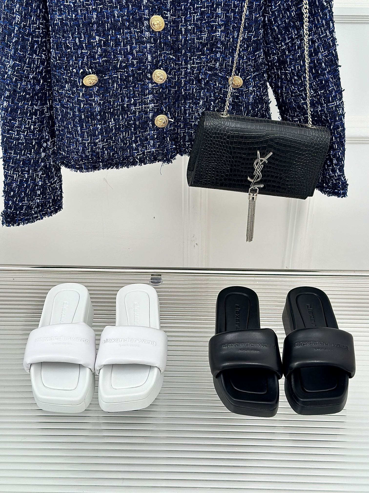 [TOP] Alexander McQueen One Word Thick Slippers - Black/White