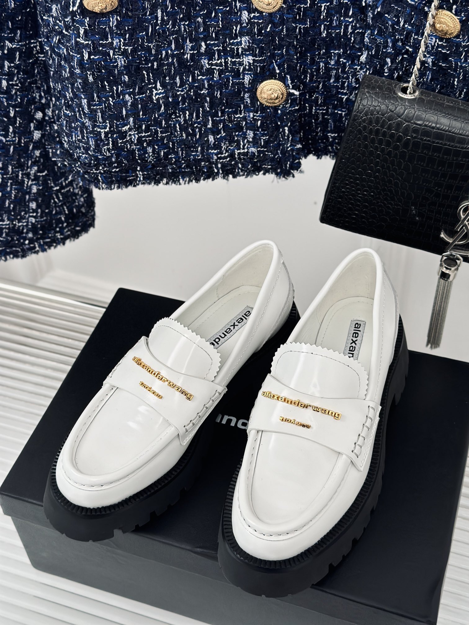 [TOP] Alexander McQueen Spring/Summer New Product Letter Thick Sole Lefu Shoes - Black/White