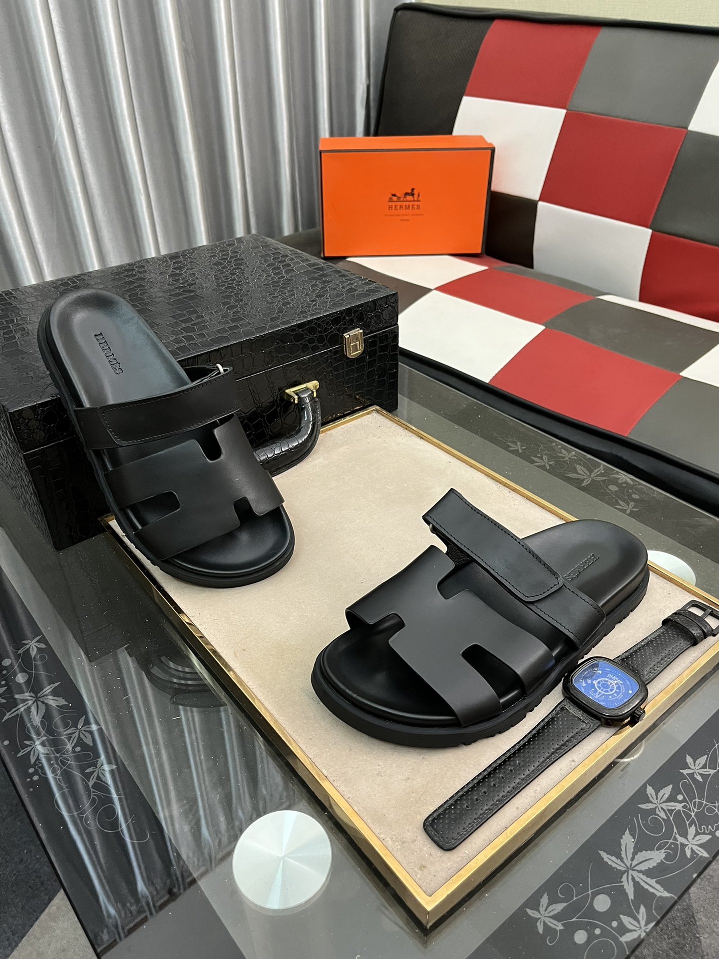 [TOP] HERMES Men's Calfskin Slippers - White/Black