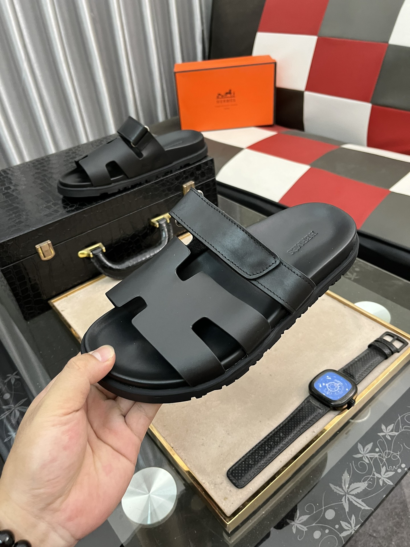 [TOP] HERMES Men's Calfskin Slippers - White/Black