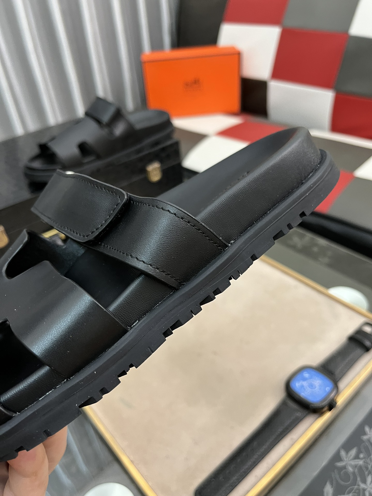 [TOP] HERMES Men's Calfskin Slippers - White/Black