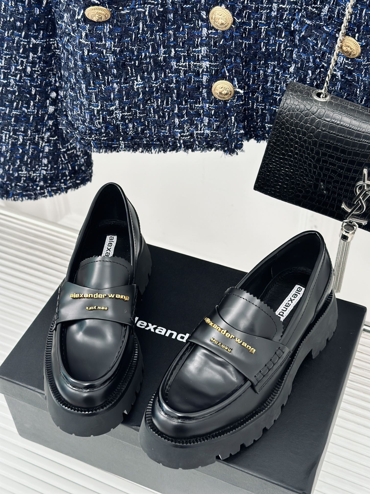 [TOP] Alexander McQueen Spring/Summer New Product Letter Thick Sole Lefu Shoes - Black/White