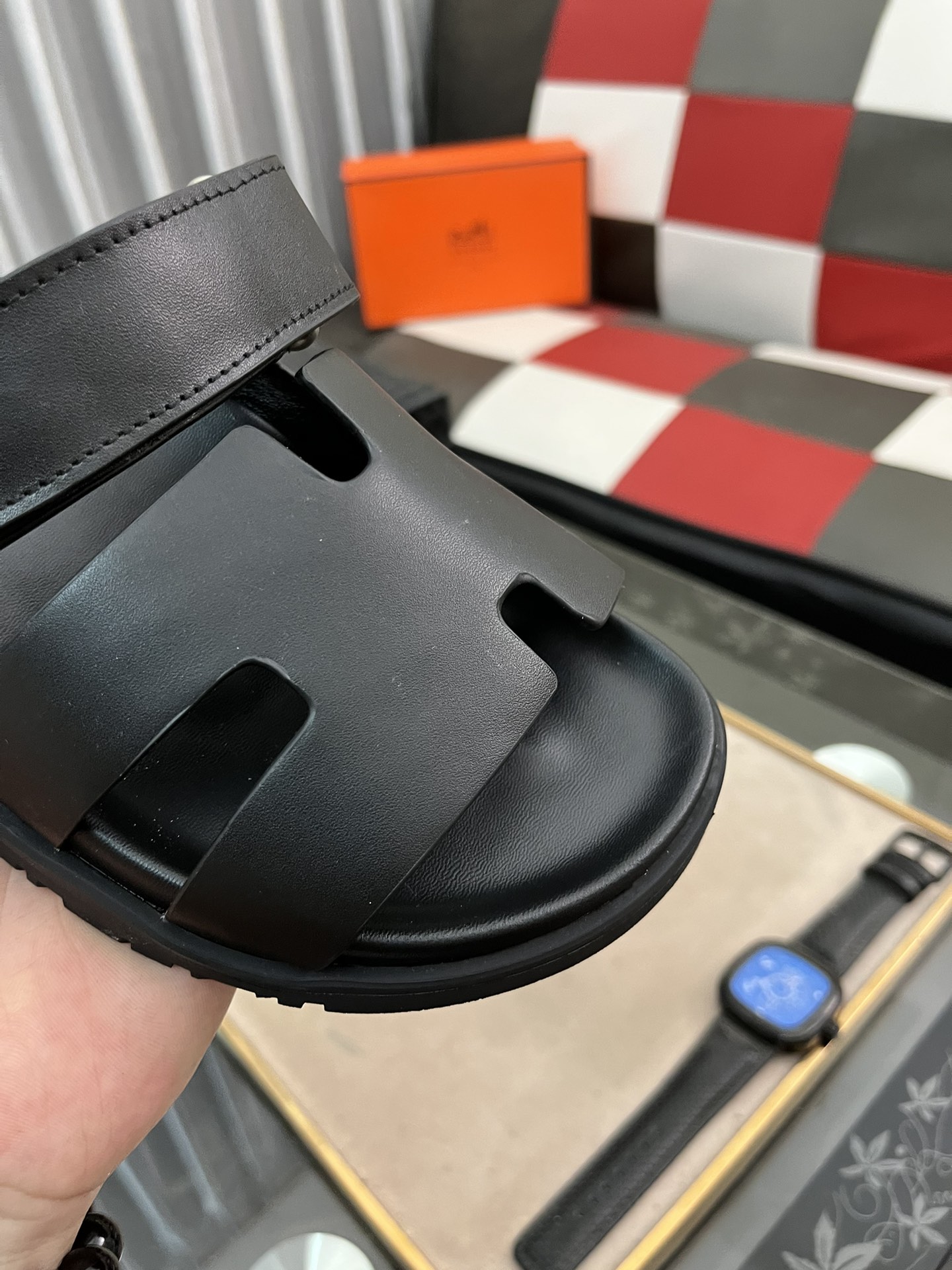 [TOP] HERMES Men's Calfskin Slippers - White/Black