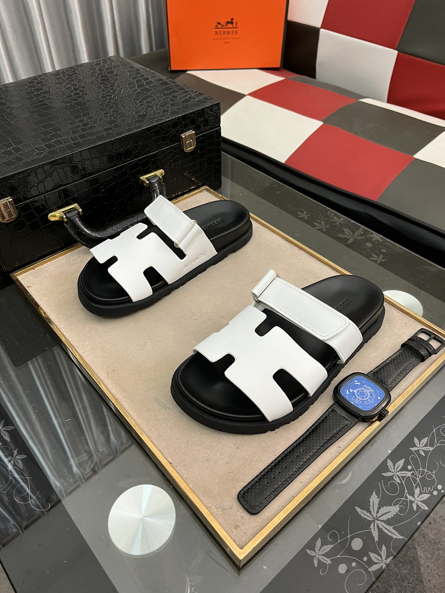 [TOP] HERMES Men's Calfskin Slippers - White/Black