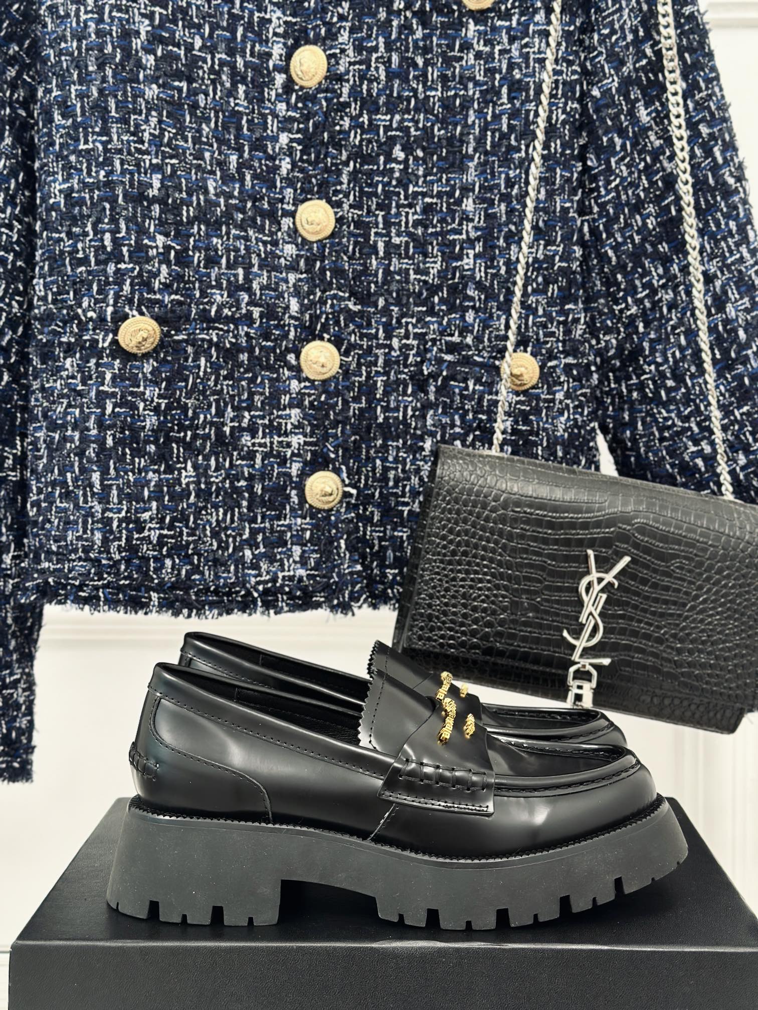 [TOP] Alexander McQueen Spring/Summer New Product Letter Thick Sole Lefu Shoes - Black/White