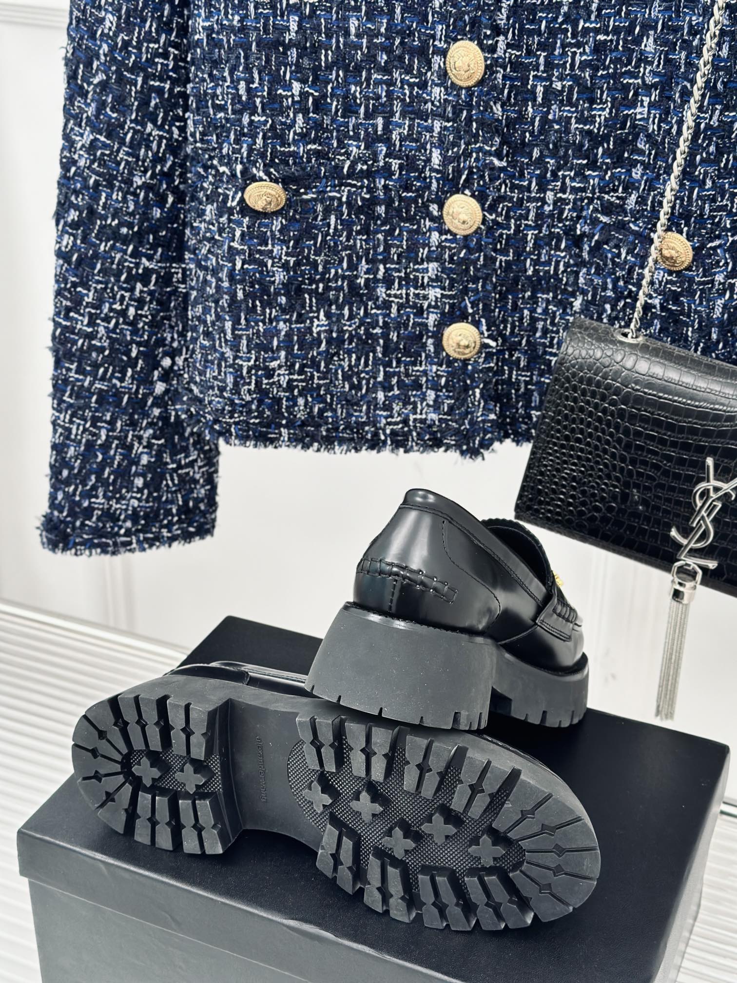 [TOP] Alexander McQueen Spring/Summer New Product Letter Thick Sole Lefu Shoes - Black/White