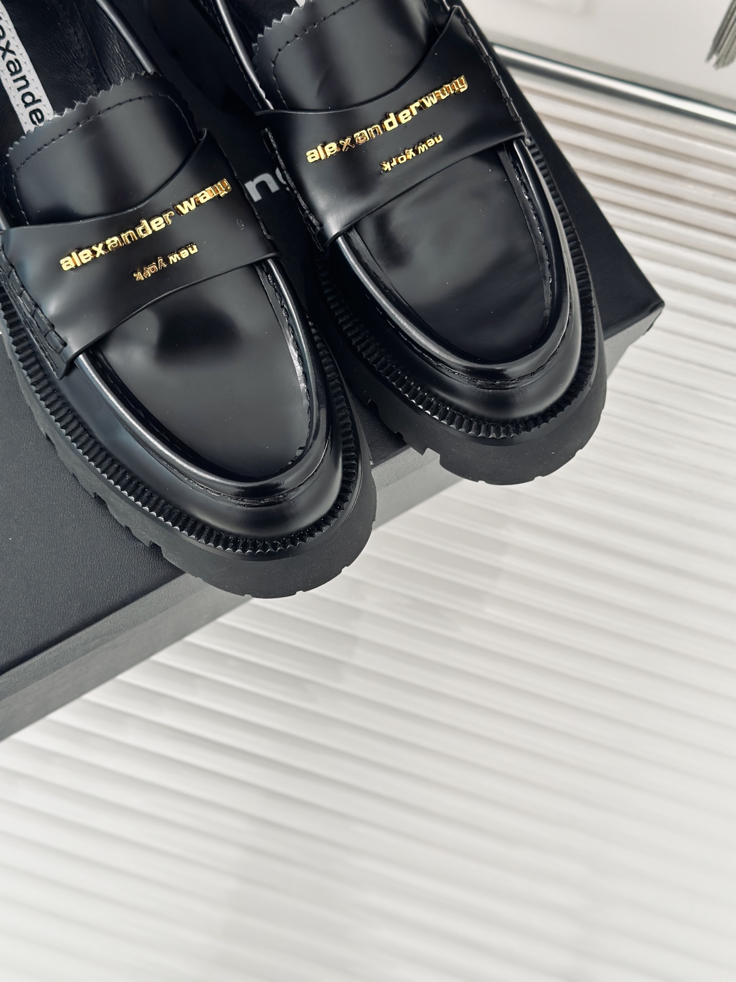 [TOP] Alexander McQueen Spring/Summer New Product Letter Thick Sole Lefu Shoes - Black/White