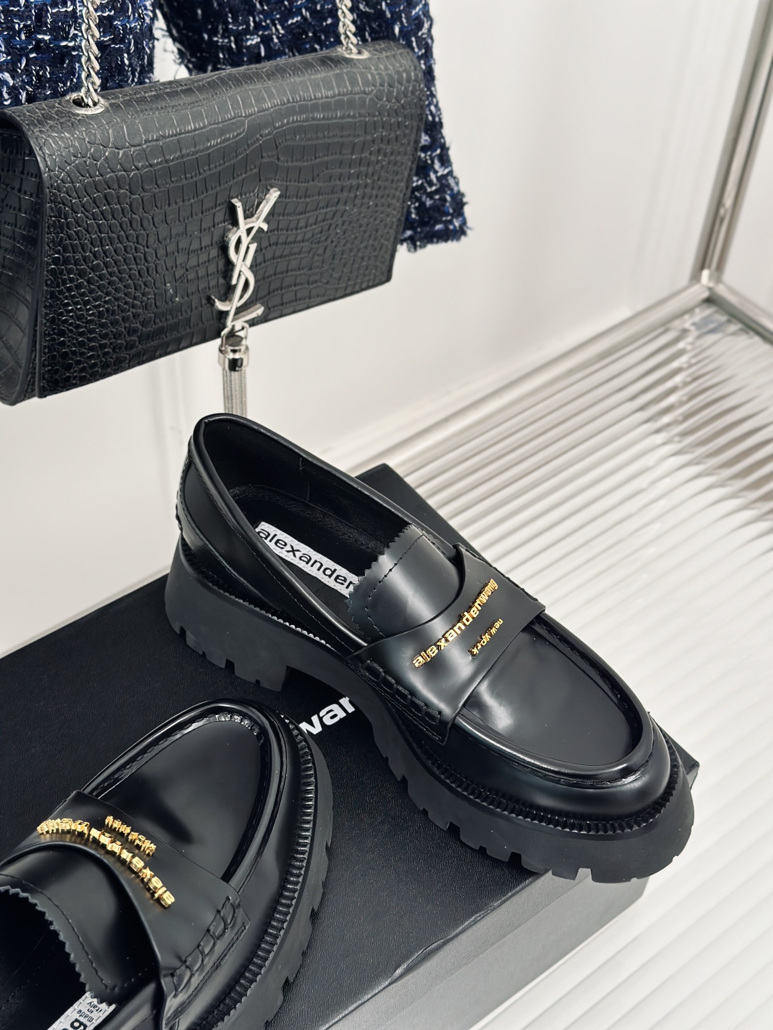 [TOP] Alexander McQueen Spring/Summer New Product Letter Thick Sole Lefu Shoes - Black/White