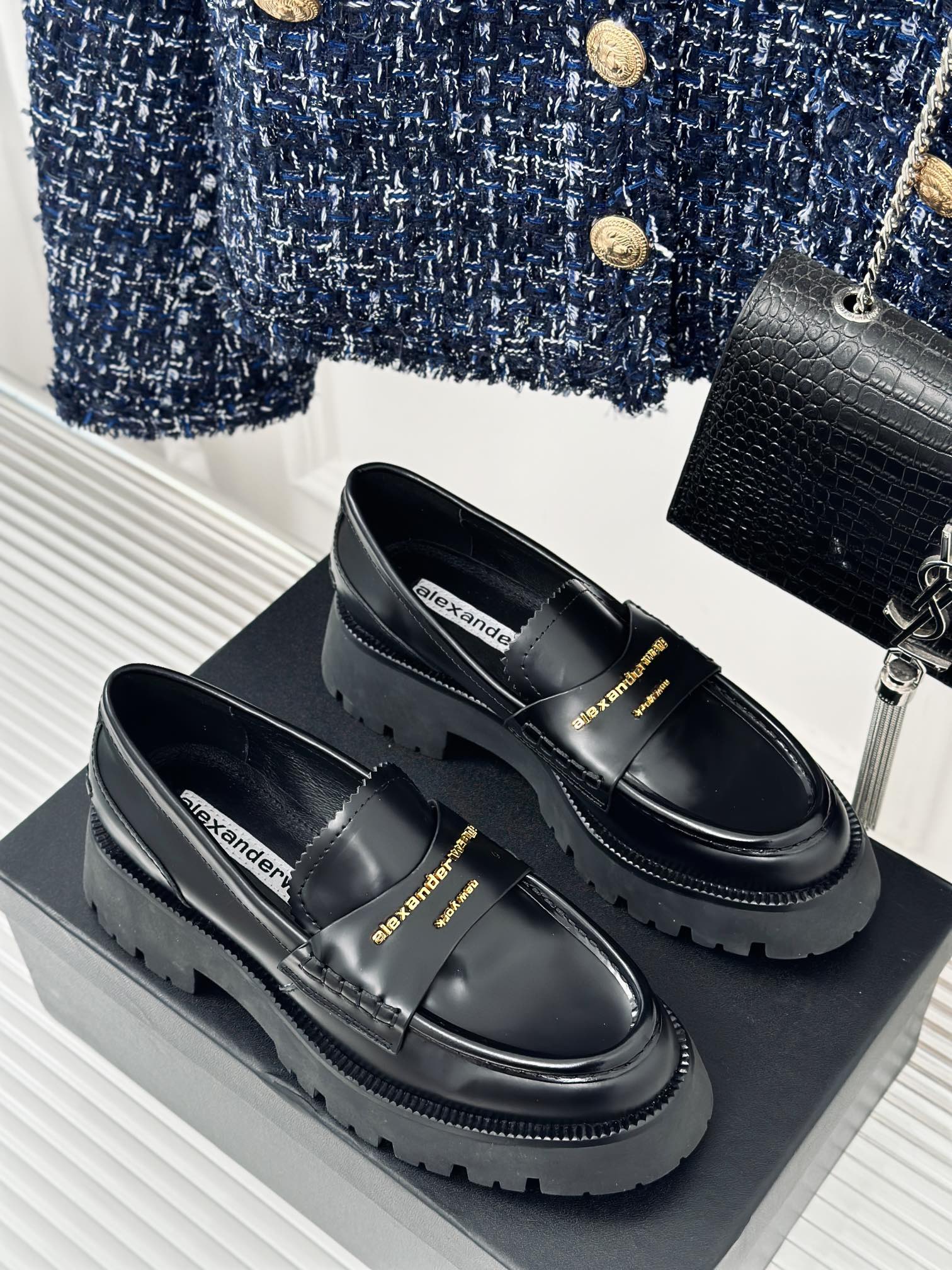 [TOP] Alexander McQueen Spring/Summer New Product Letter Thick Sole Lefu Shoes - Black/White