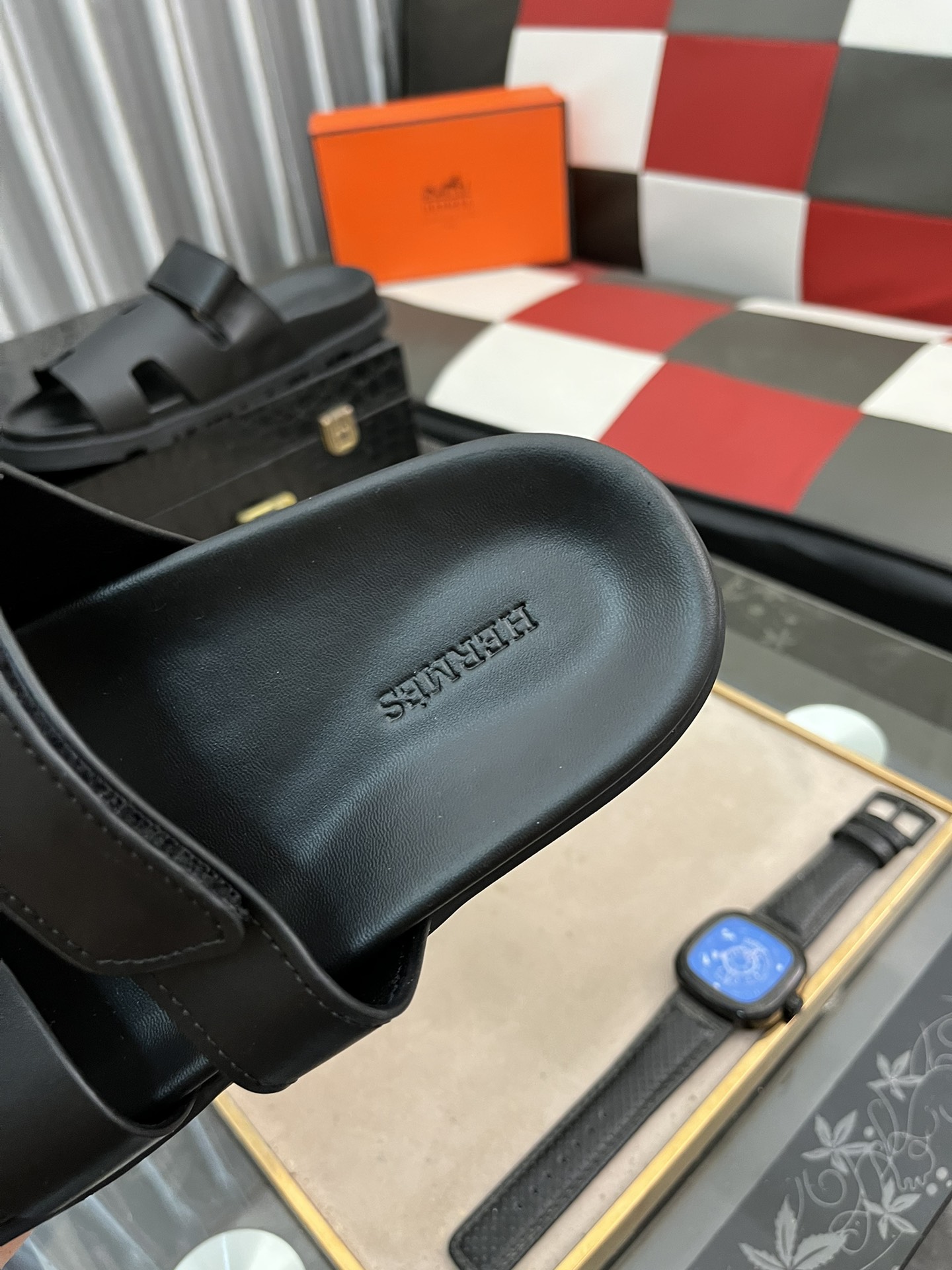 [TOP] HERMES Men's Calfskin Slippers - White/Black