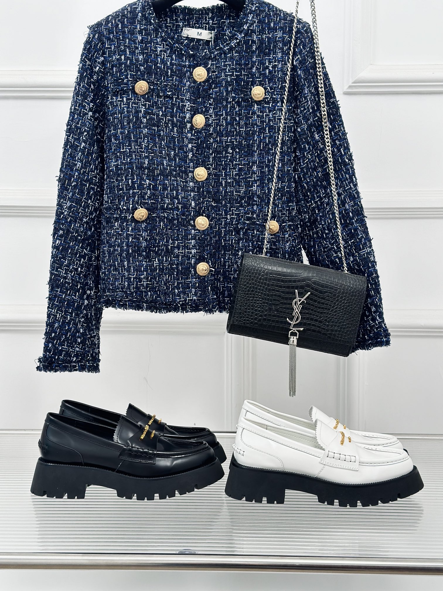 [TOP] Alexander McQueen Spring/Summer New Product Letter Thick Sole Lefu Shoes - Black/White