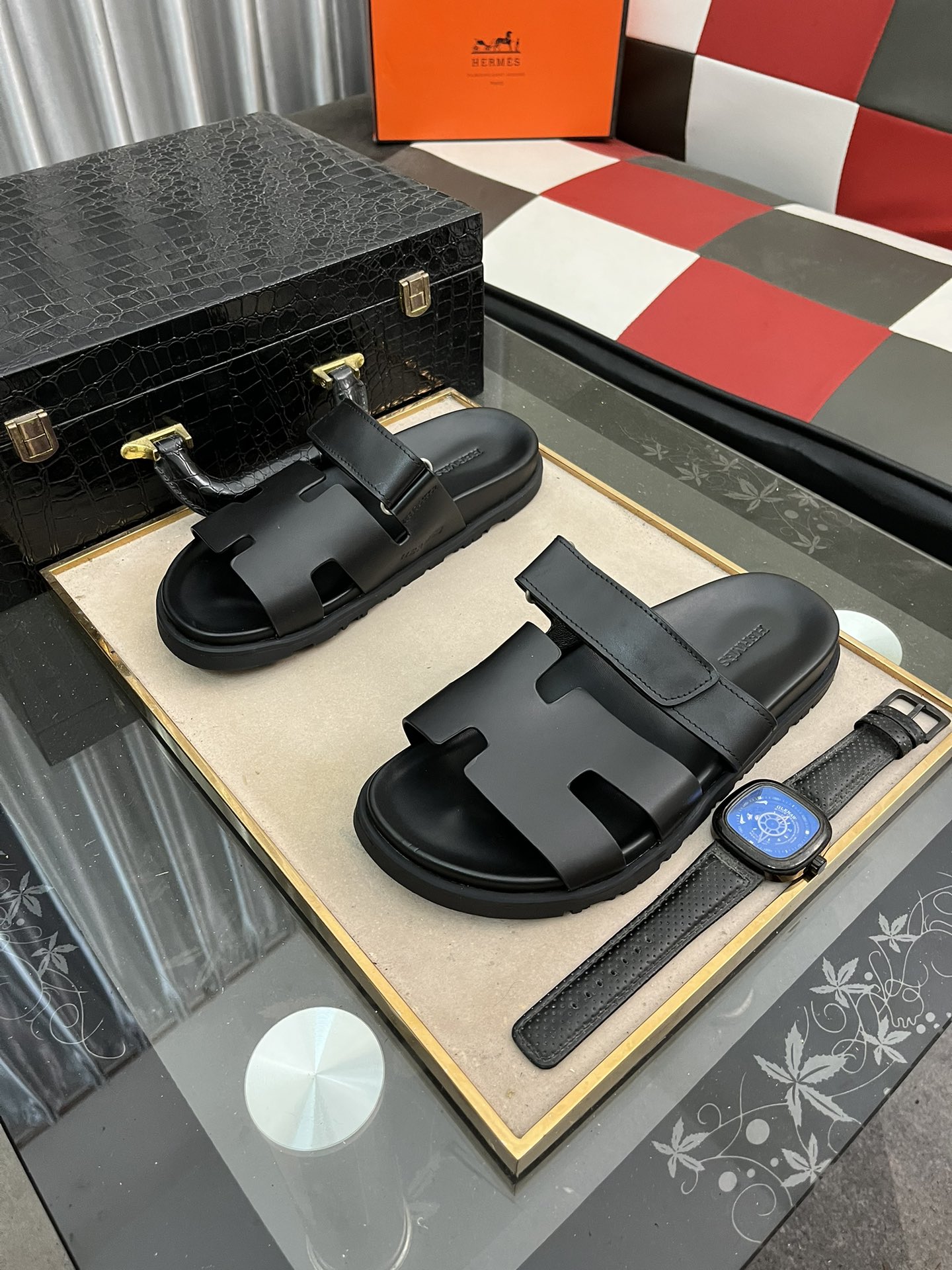 [TOP] HERMES Men's Calfskin Slippers - White/Black