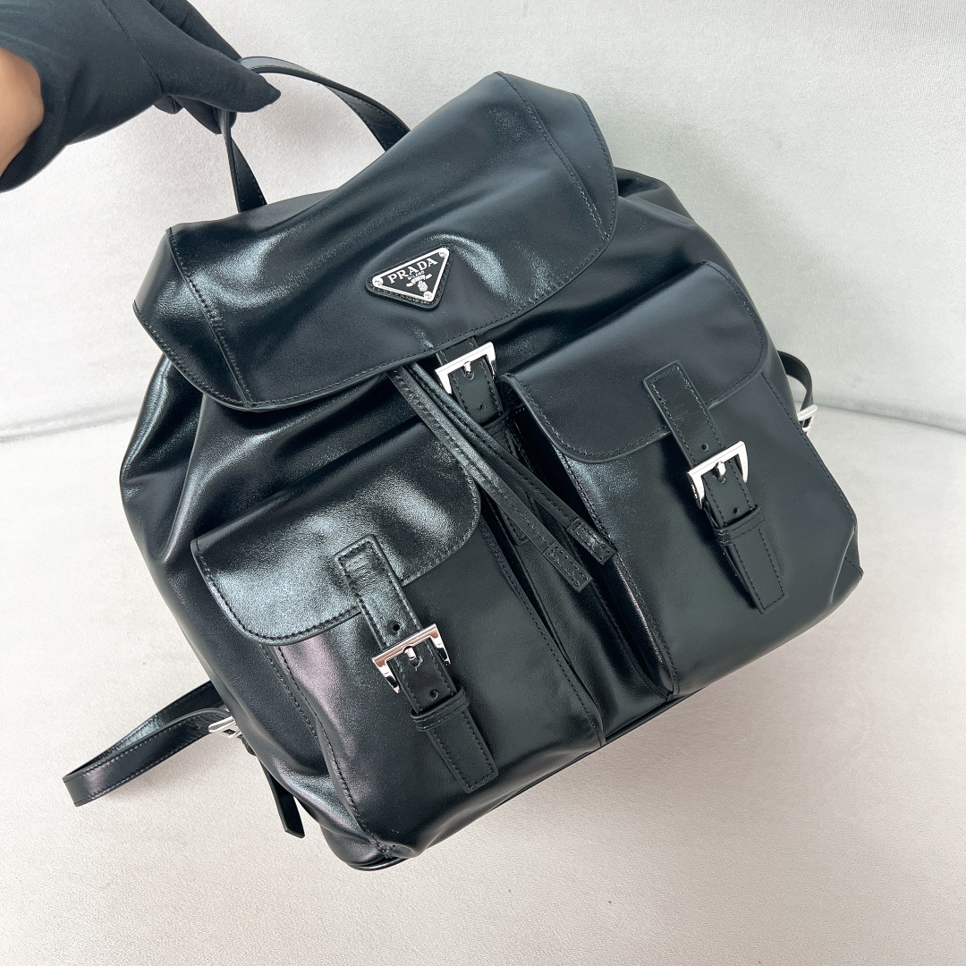 [TOP] PRADA Backpack Oil Wax Skin 30x32x15cm - Black