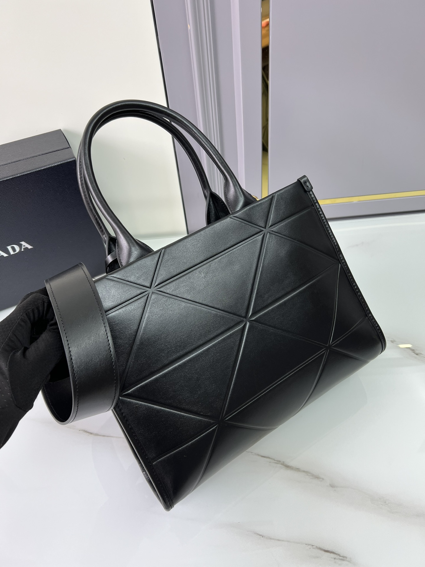 [TOP] PRADA Triangle Diamond Tote Bag Cowhide 30x23x9cm/35x27x10cm/39x30x12cm - Black