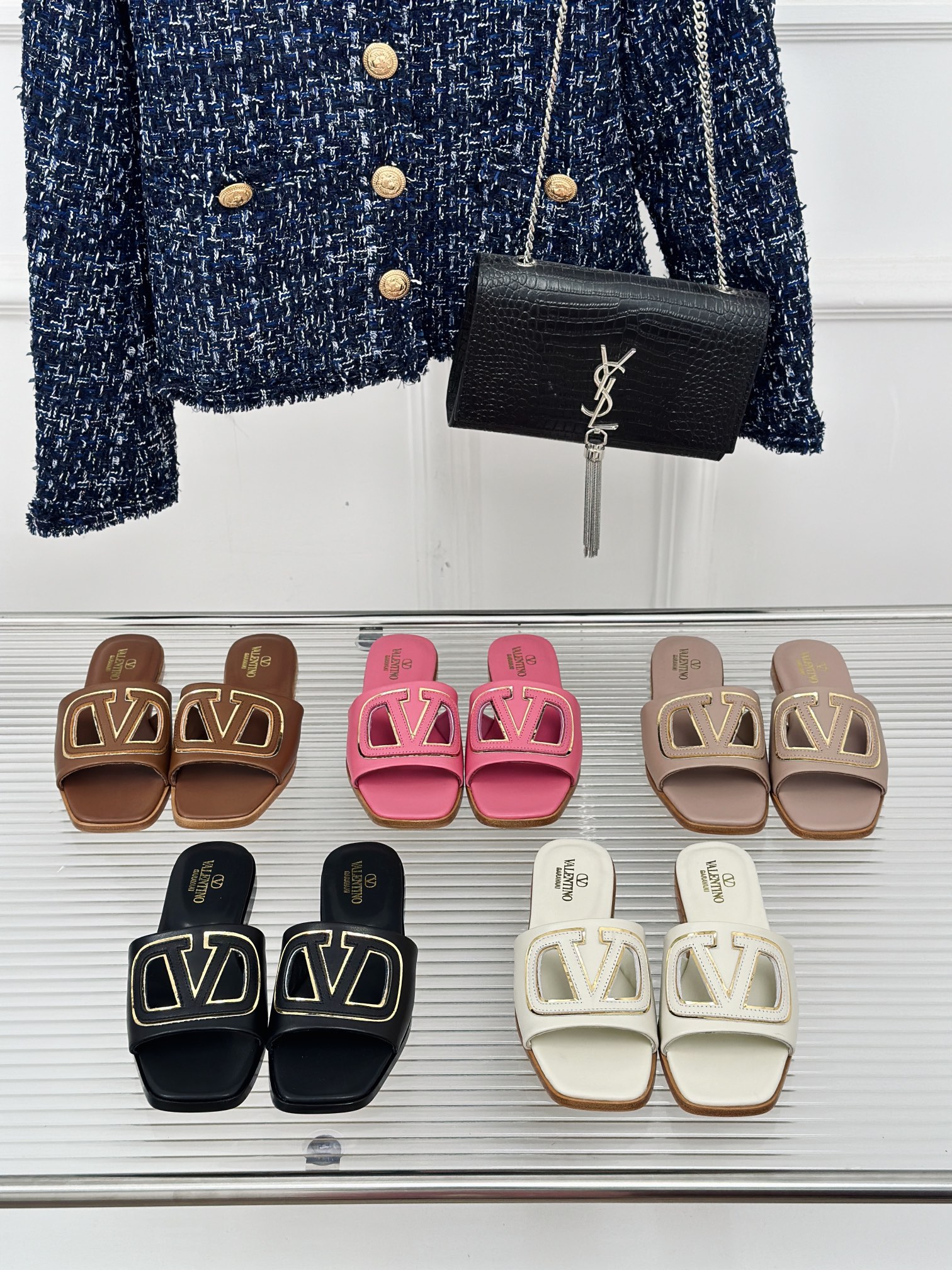 [TOP] VALENTINO Calfskin large V-Buckle Flat Bottom Slippers - 5 Colors