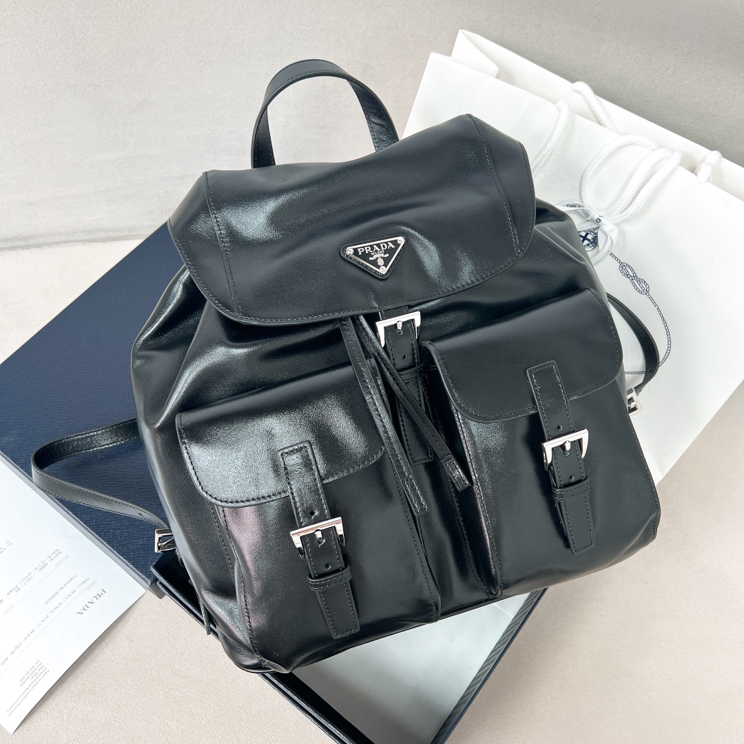 [TOP] PRADA Backpack Oil Wax Skin 30x32x15cm - Black