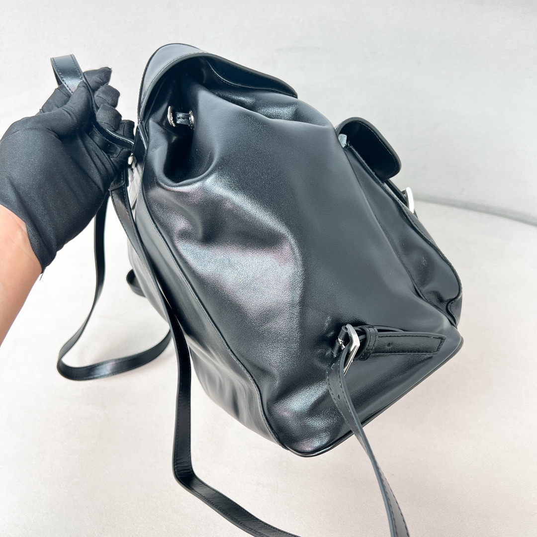 [TOP] PRADA Backpack Oil Wax Skin 30x32x15cm - Black