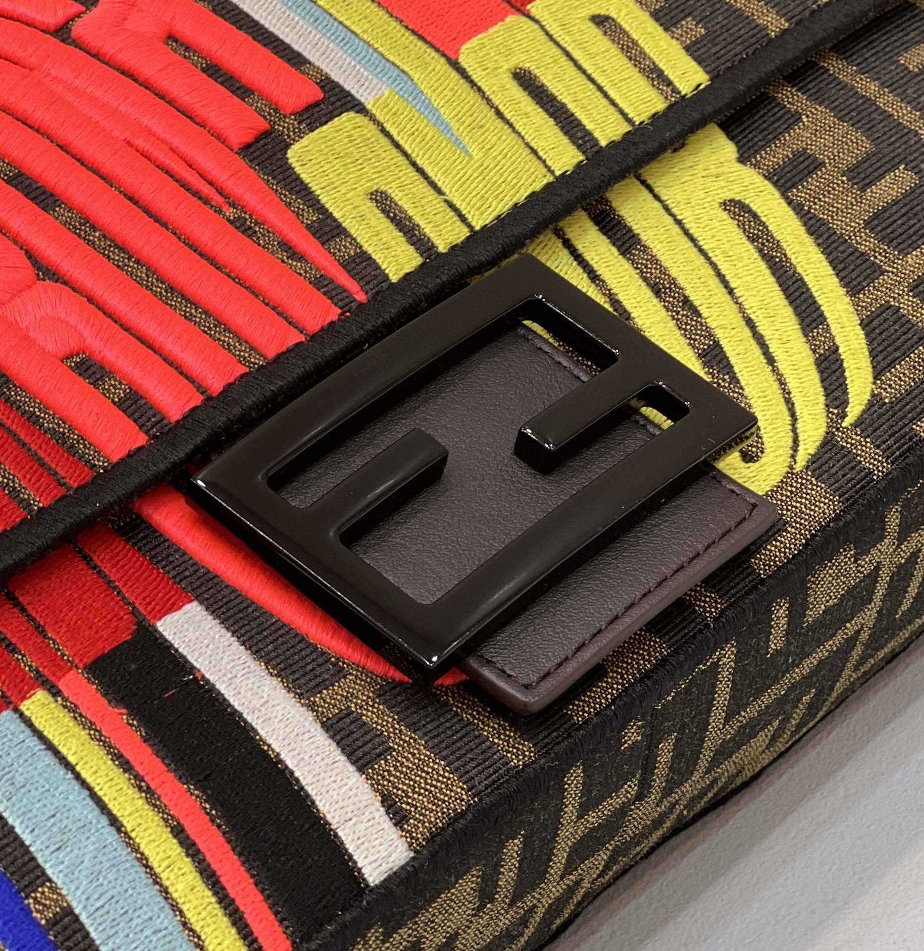[TOP] FENDI Embroidered Baguette Bags 32×6×16cm