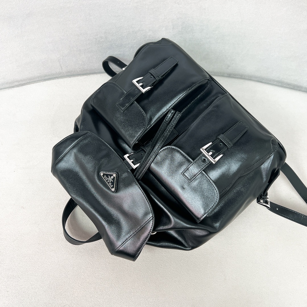 [TOP] PRADA Backpack Oil Wax Skin 30x32x15cm - Black