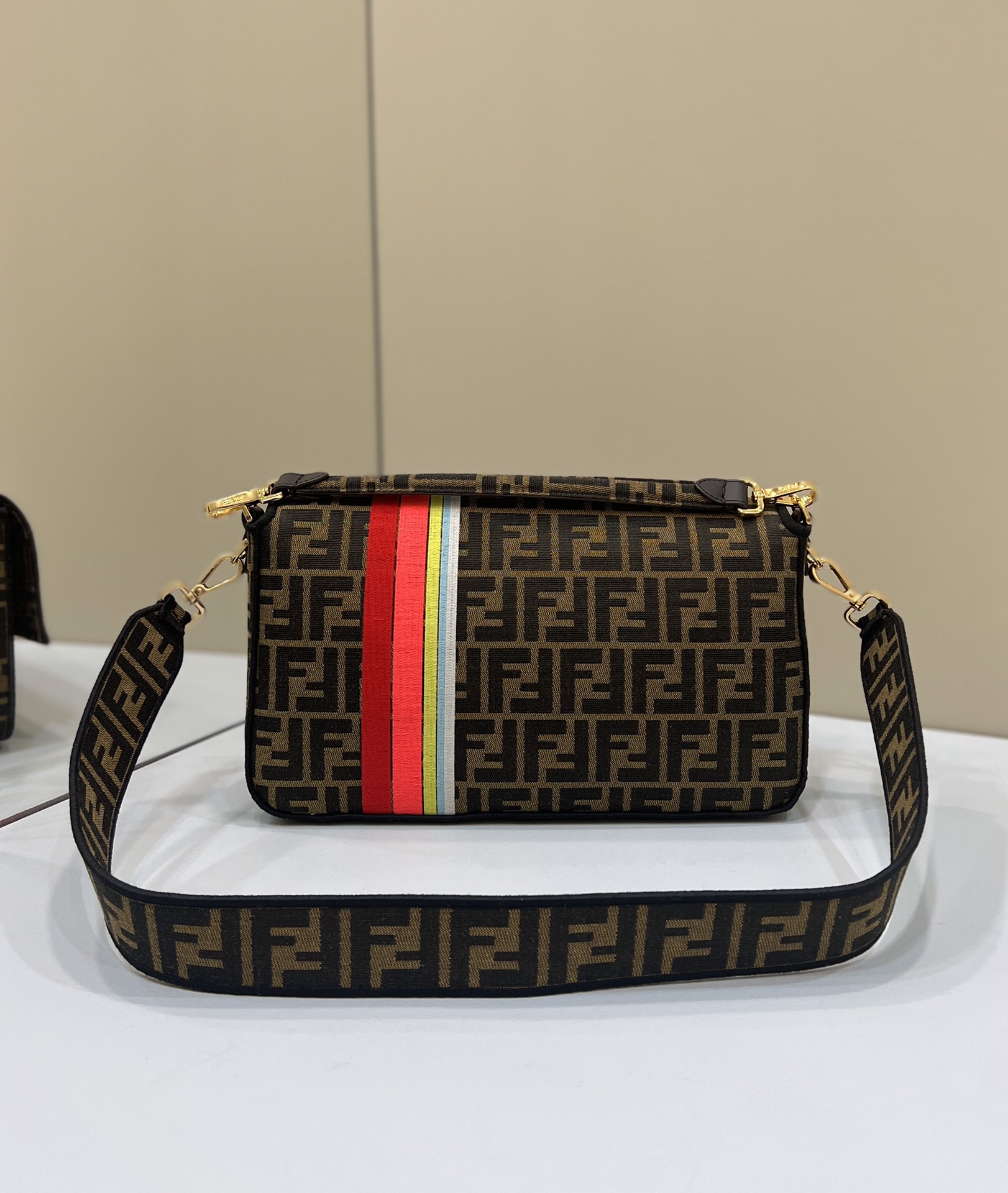[TOP] FENDI Embroidered Baguette Bags 32×6×16cm
